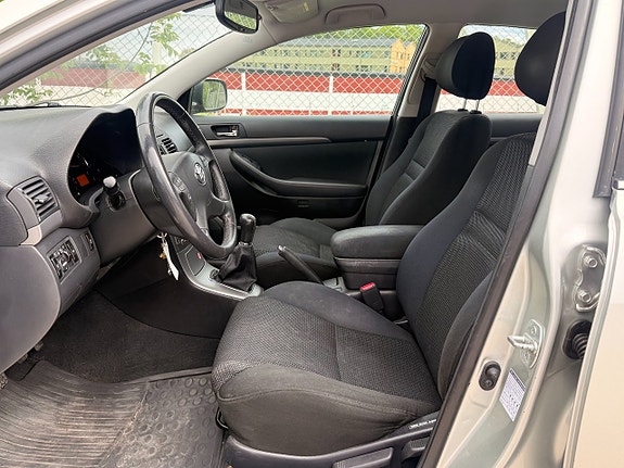 Toyota Avensis 6 of 9