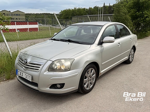 Toyota Avensis 2 of 5
