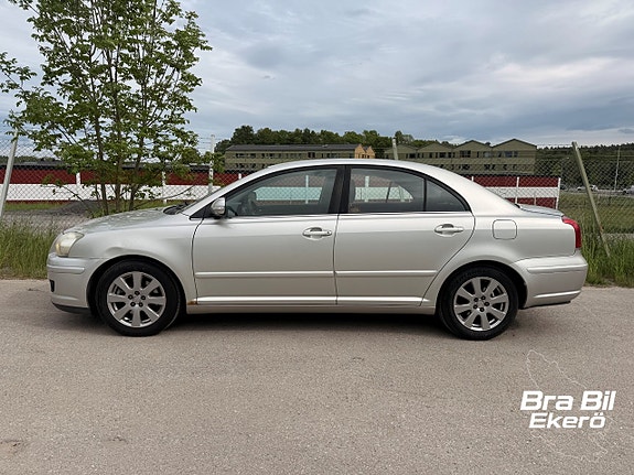 Toyota Avensis 3 of 5