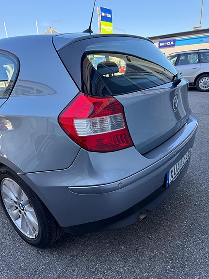 BMW 118i 2 of 5