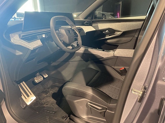 Peugeot 5008 2 of 4