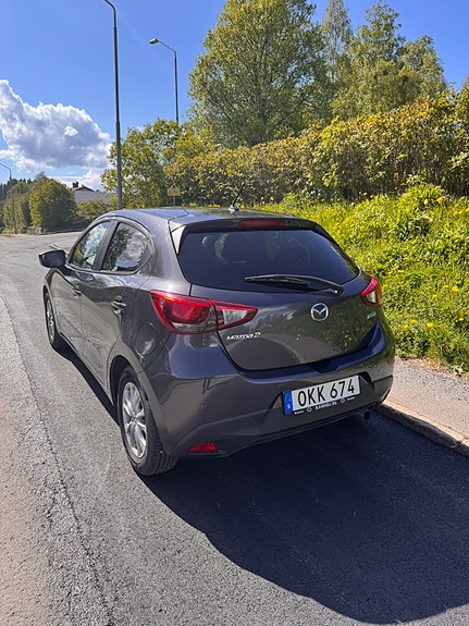 Mazda 2 3 of 5