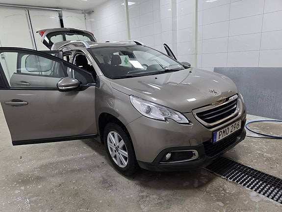 Peugeot 2008 2 of 5
