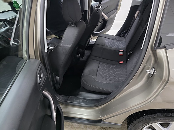 Peugeot 2008 3 of 5