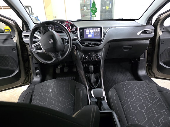 Peugeot 2008 4 of 5