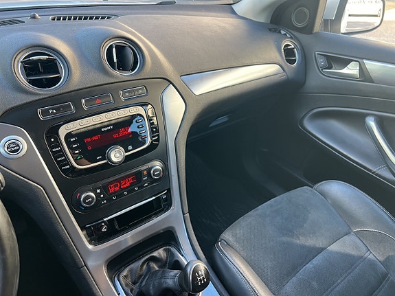 Ford Mondeo 13 of 18