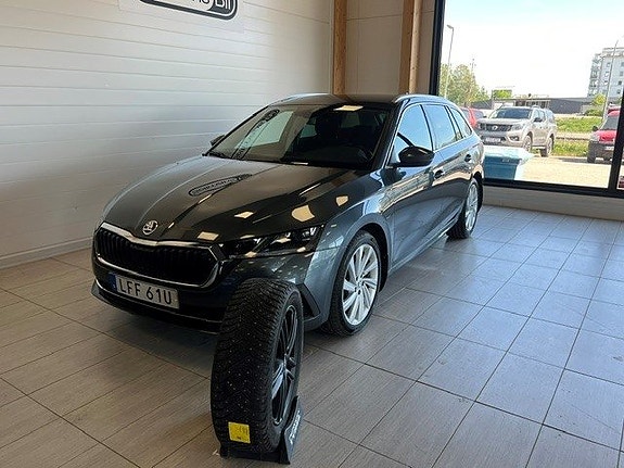 Skoda Octavia 2 of 5