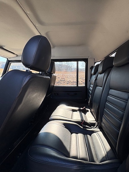Land Rover Defender 130 8 of 10
