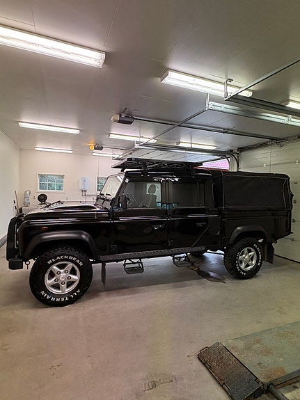 Land Rover Defender 130 6 of 10