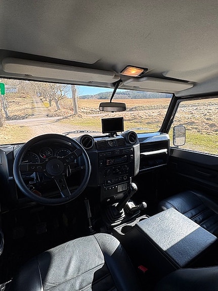 Land Rover Defender 130 9 of 10