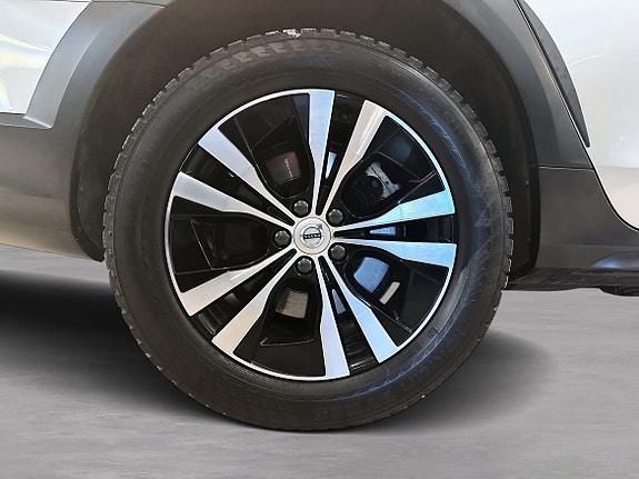 Volvo V90 Cross Country 7 of 18
