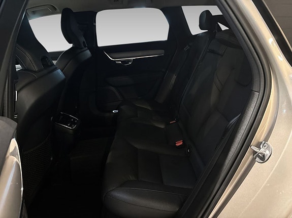 Volvo V90 Cross Country 10 of 18