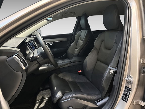 Volvo V90 Cross Country 8 of 18
