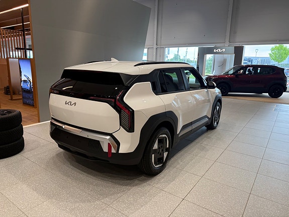 Kia EV3 2 of 5