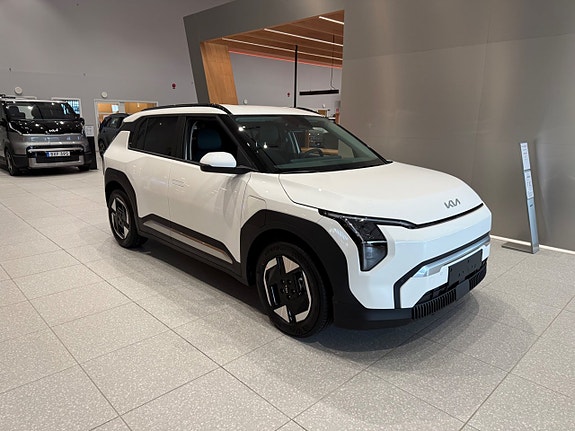 Kia EV3 3 of 5