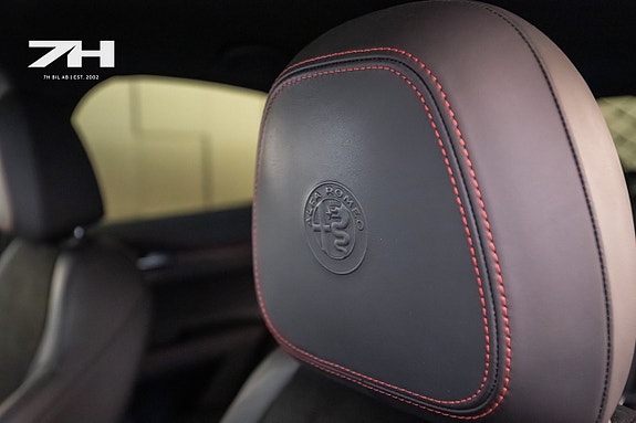 Alfa Romeo Stelvio Quadrifoglio 19 of 26