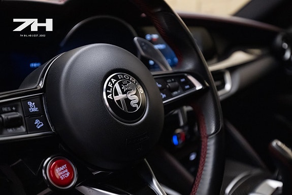 Alfa Romeo Stelvio Quadrifoglio 24 of 26