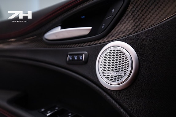 Alfa Romeo Stelvio Quadrifoglio 11 of 26