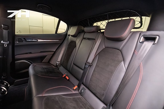Alfa Romeo Stelvio Quadrifoglio 22 of 26