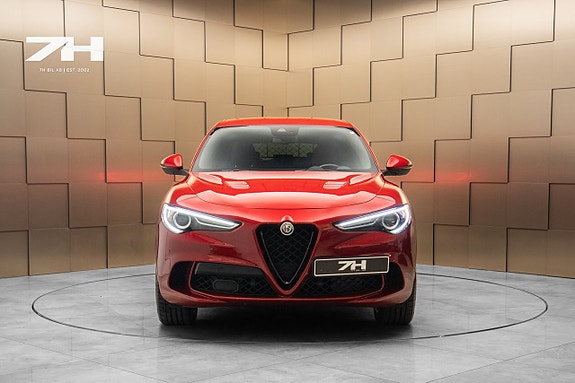 Alfa Romeo Stelvio Quadrifoglio 8 of 26