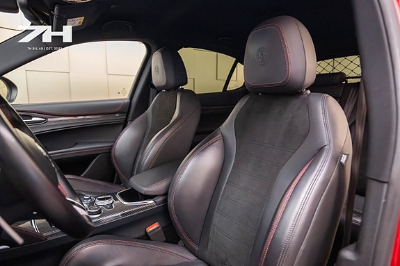 Alfa Romeo Stelvio Quadrifoglio 18 of 26