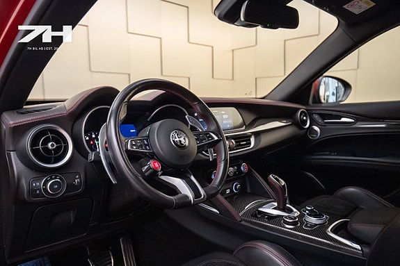 Alfa Romeo Stelvio Quadrifoglio 9 of 26