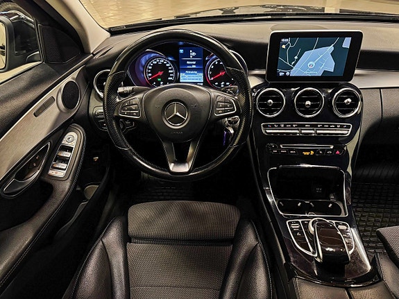 Mercedes-Benz C180 3 of 5