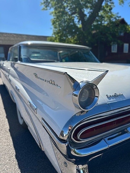 Pontiac Bonneville 7 of 19