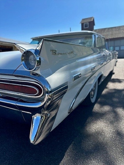 Pontiac Bonneville 8 of 19