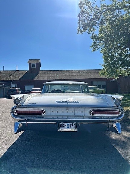 Pontiac Bonneville 4 of 19