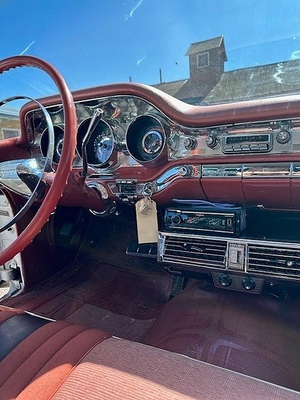 Pontiac Bonneville 11 of 19