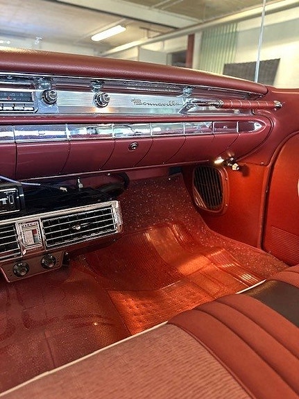 Pontiac Bonneville 13 of 19