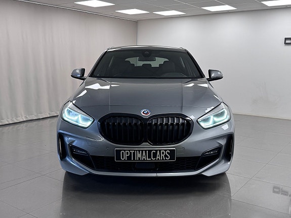 BMW 118i 4 of 5