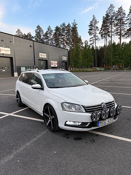 Volkswagen Passat 2 of 5
