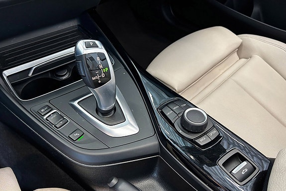 BMW 220i 12 of 27