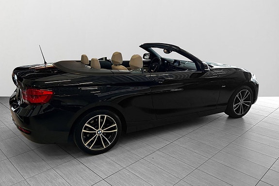 BMW 220i 3 of 27