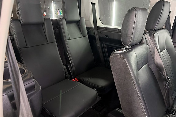 Land Rover Discovery 21 of 21