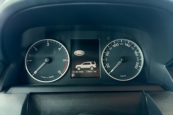 Land Rover Discovery 16 of 21