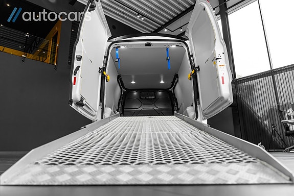Ford Transit Custom 13 of 30