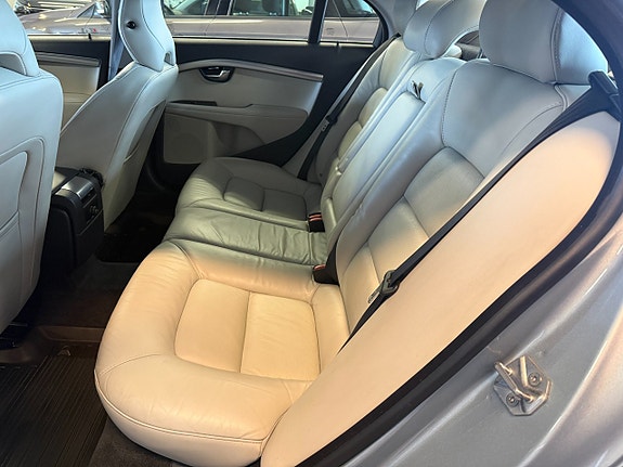 Volvo S80 6 of 13