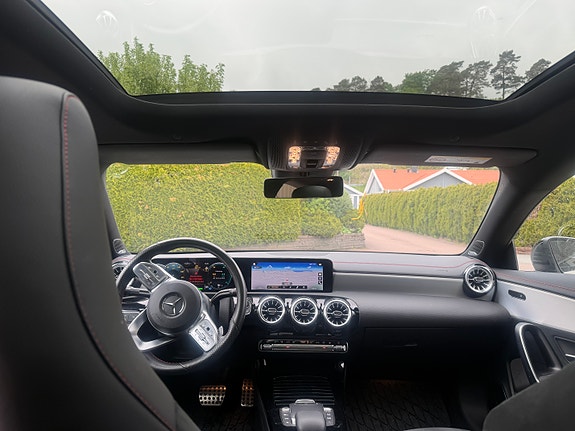 Mercedes-Benz CLA250 e 3 of 4