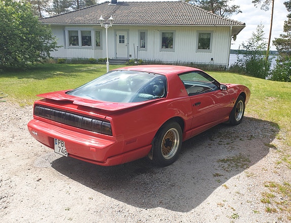 Pontiac Firebird 2 of 5