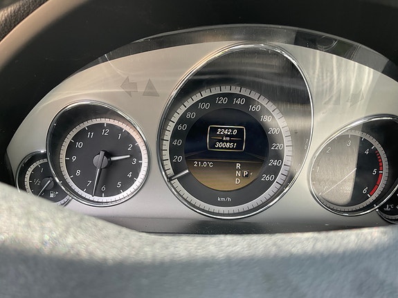 Mercedes-Benz E220 5 of 5