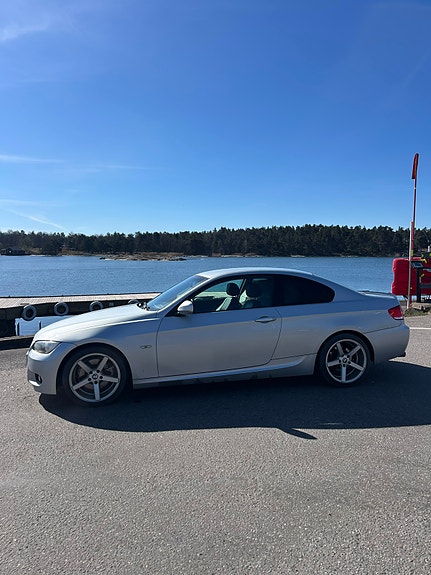 BMW 325i 2 of 5