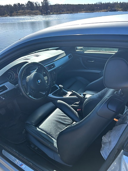 BMW 325i 3 of 5