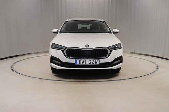 Skoda Octavia 2 of 5