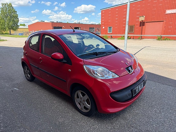 Peugeot 107 2 of 5