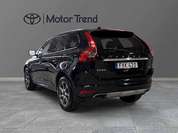 Volvo XC60 2 of 5