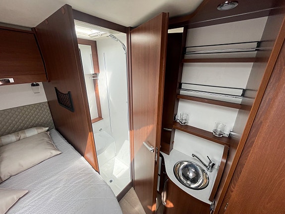 Rapido 650F - Queenbed, Taksäng, 5 åkande, 3500kg 5 of 18