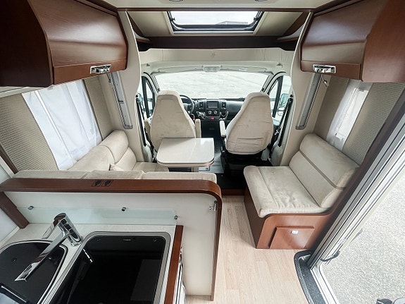 Rapido 650F - Queenbed, Taksäng, 5 åkande, 3500kg 2 of 18